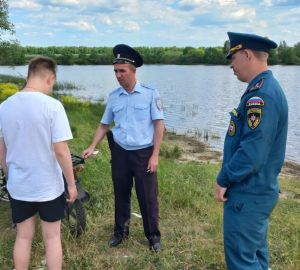 Подростков без родителей могут проводить с пляжей в сопровождении полиции
