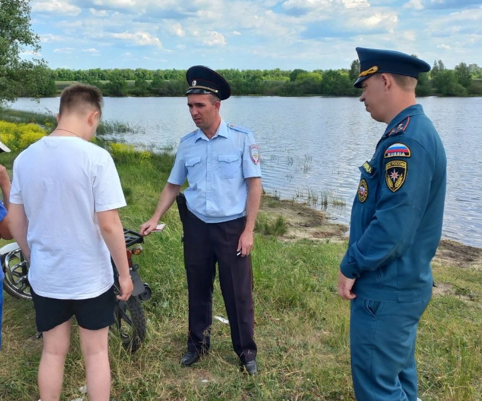 Подростков без родителей могут проводить с пляжей в сопровождении полиции
