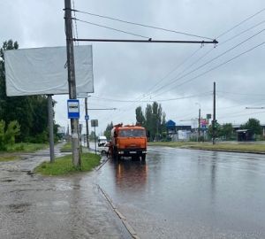 В Пензе прочищают ливневки и откачивают воду после дождя