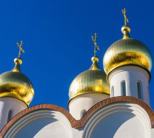 В Заречном на храм Серафима Саровского установили золотые купола