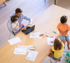 В России мужчинам платят «премию» за отцовство