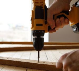 Мужчина из Пензы, нанятый для ремонта квартиры, украл инструмент хозяина и скрылся