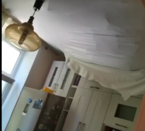 В квартире на улице Калинина рухнул потолок