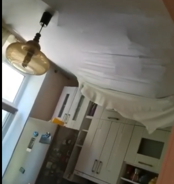 В квартире на улице Калинина рухнул потолок