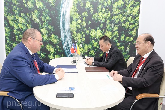 Олег Мельниченко пригласил Чрезвычайного и Полномочного Посла КНДР в России Син Хон Чхоля в Пензу