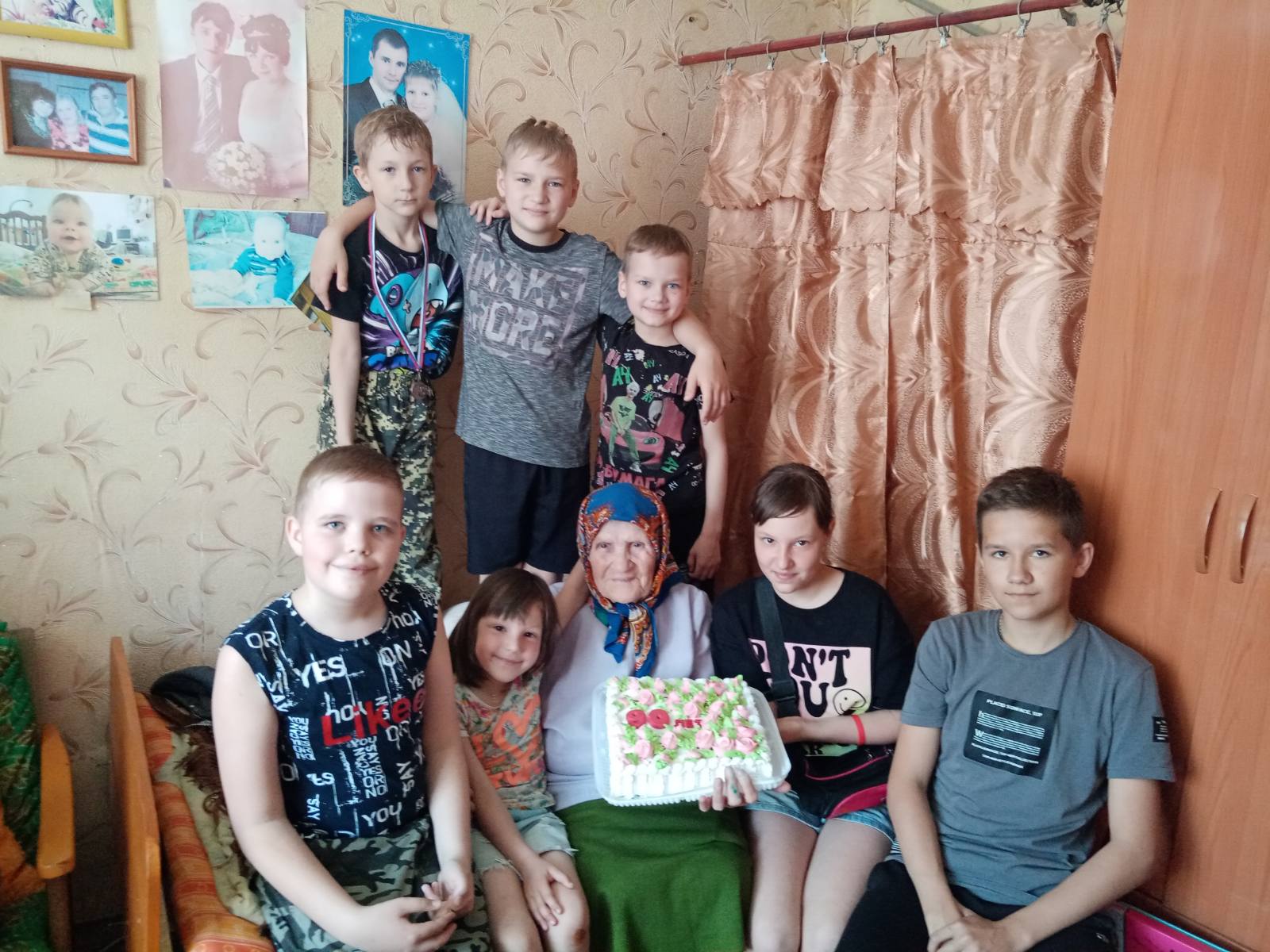 Президент России поздравил жительницу Кузнецка с 90-летием