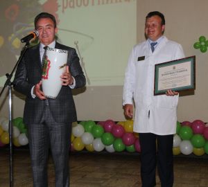 Валерий Лидин посетил ряд учреждений здравоохранения и поздравил медработников с профессиональным праздником