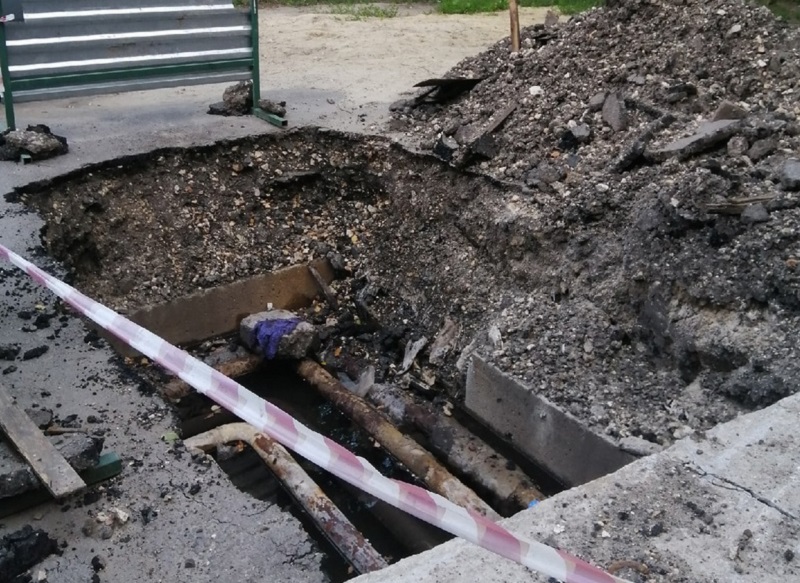 Пензячка пожаловалась на яму с кипятком в центре города