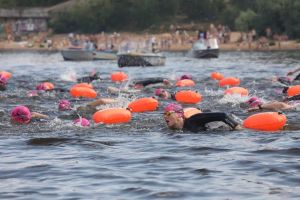 Игорь Комаров совершил заплыв на 5 км в рамках плавательной серии Х-Waters Volga 2022