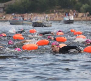 Игорь Комаров совершил заплыв на 5 км в рамках плавательной серии Х-Waters Volga 2022