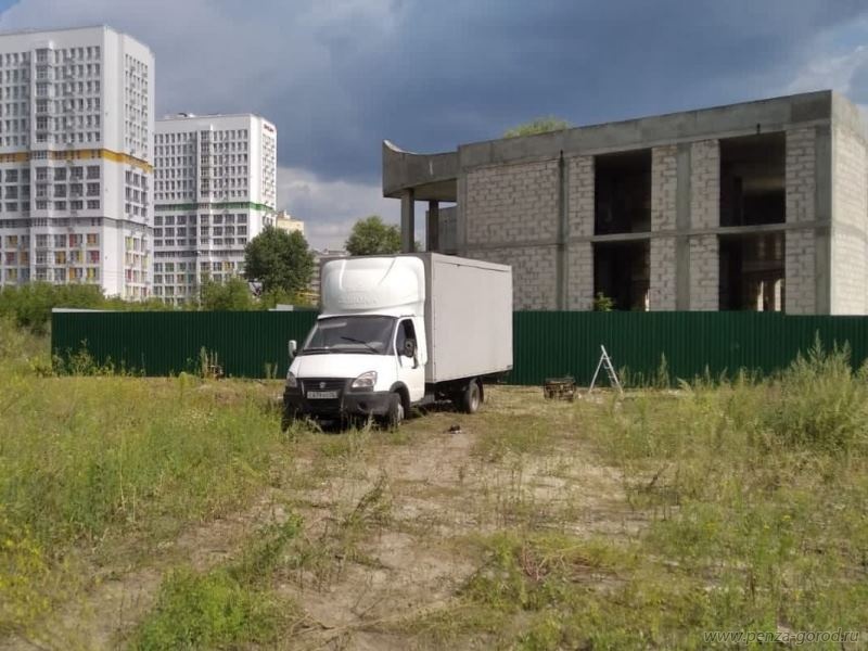 В Пензе недострой на улице Казанской обнесли забором после жалоб