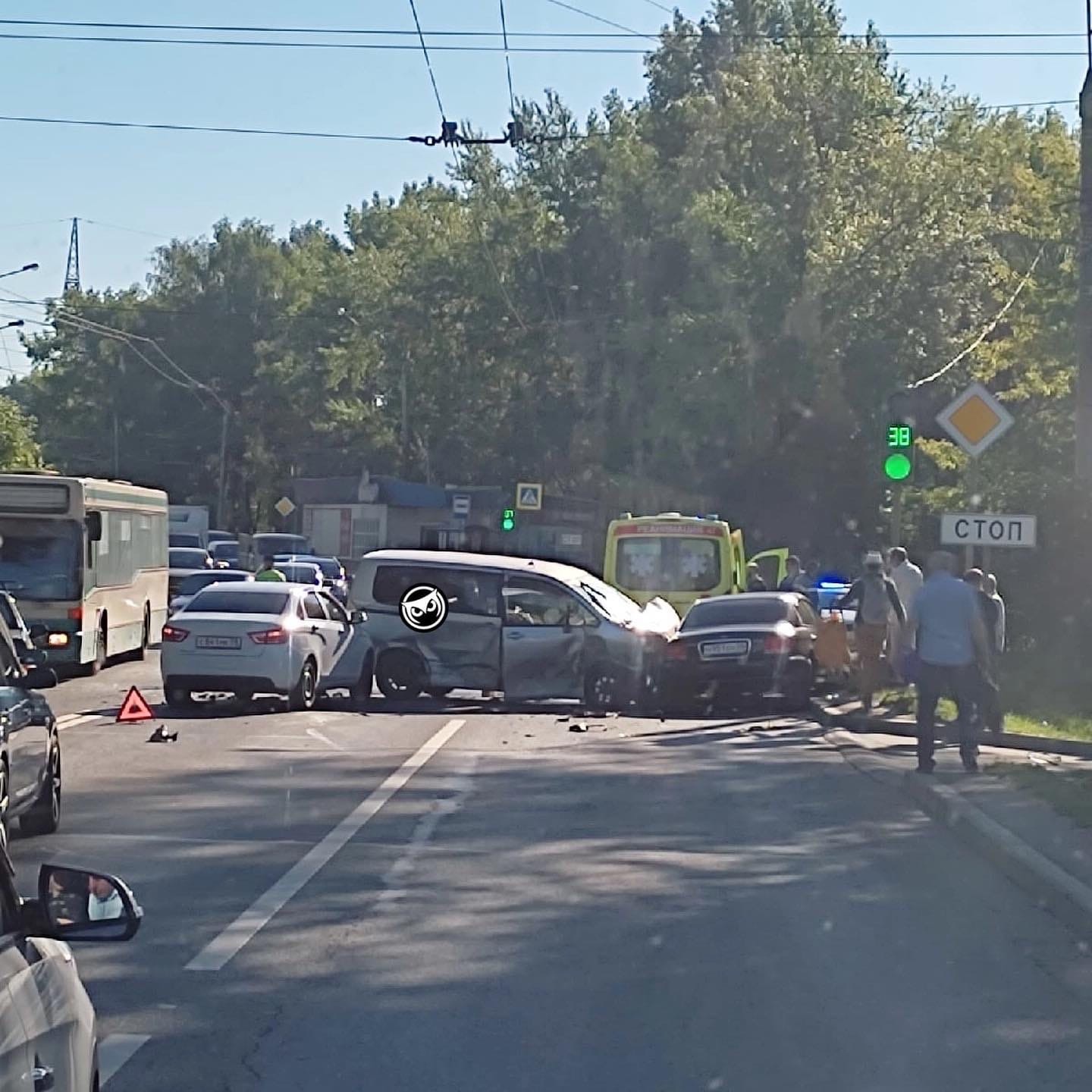 В массовом ДТП на улице Калинина пострадали 3 взрослых и 11-летняя девочка
