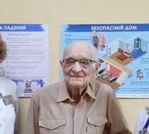В Пензе 101-летнему пациенту помогли пройти реабилитацию после коронавируса