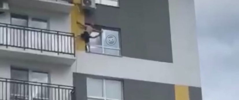 Пензенец с риском для жизни пытался забраться в окно на шестом этаже многоэтажки