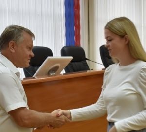 В Пензе детям-сиротам вручили 37 ключей от новых квартир