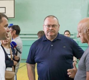 В Камешкирском районе по поручению Олега Мельниченко отремонтируют спортшколу и детский сад