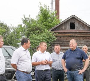 Олег Мельниченко поручил выделить деньги на строительство новой скважины в селе Индерка