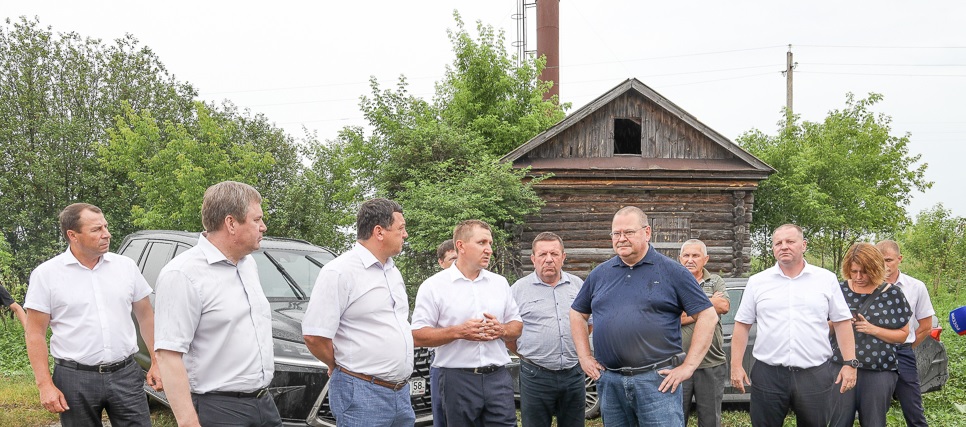Олег Мельниченко поручил выделить деньги на строительство новой скважины в селе Индерка