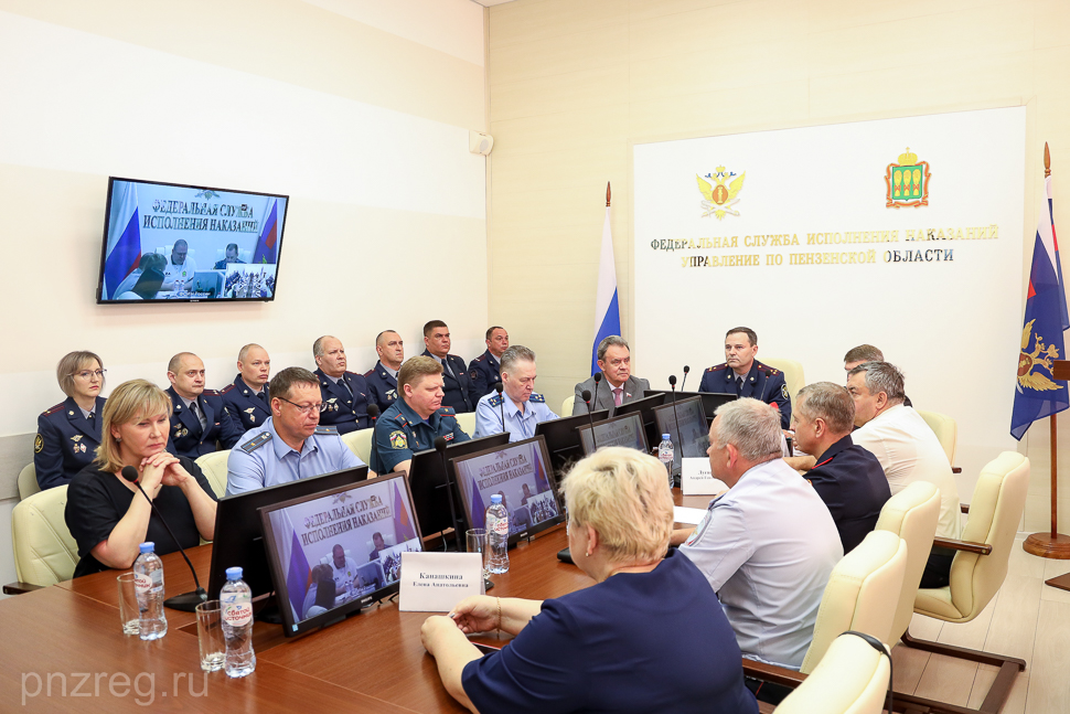 Олегу Мельниченко представили нового начальника регионального УФСИН