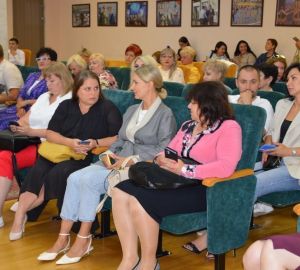 Сотрудников ГК «Дионис» наградили в мэрии накануне Дня работника торговли