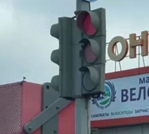 На улице Измайлова в Пензе автомобилисты заметили странный светофор