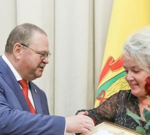 Олег Мельниченко наградил пензенцев, отличившихся в профессиональной деятельности