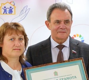 Валерий Лидин вручил награды членам клуба «Тепло семьи» в Малосердобинском районе