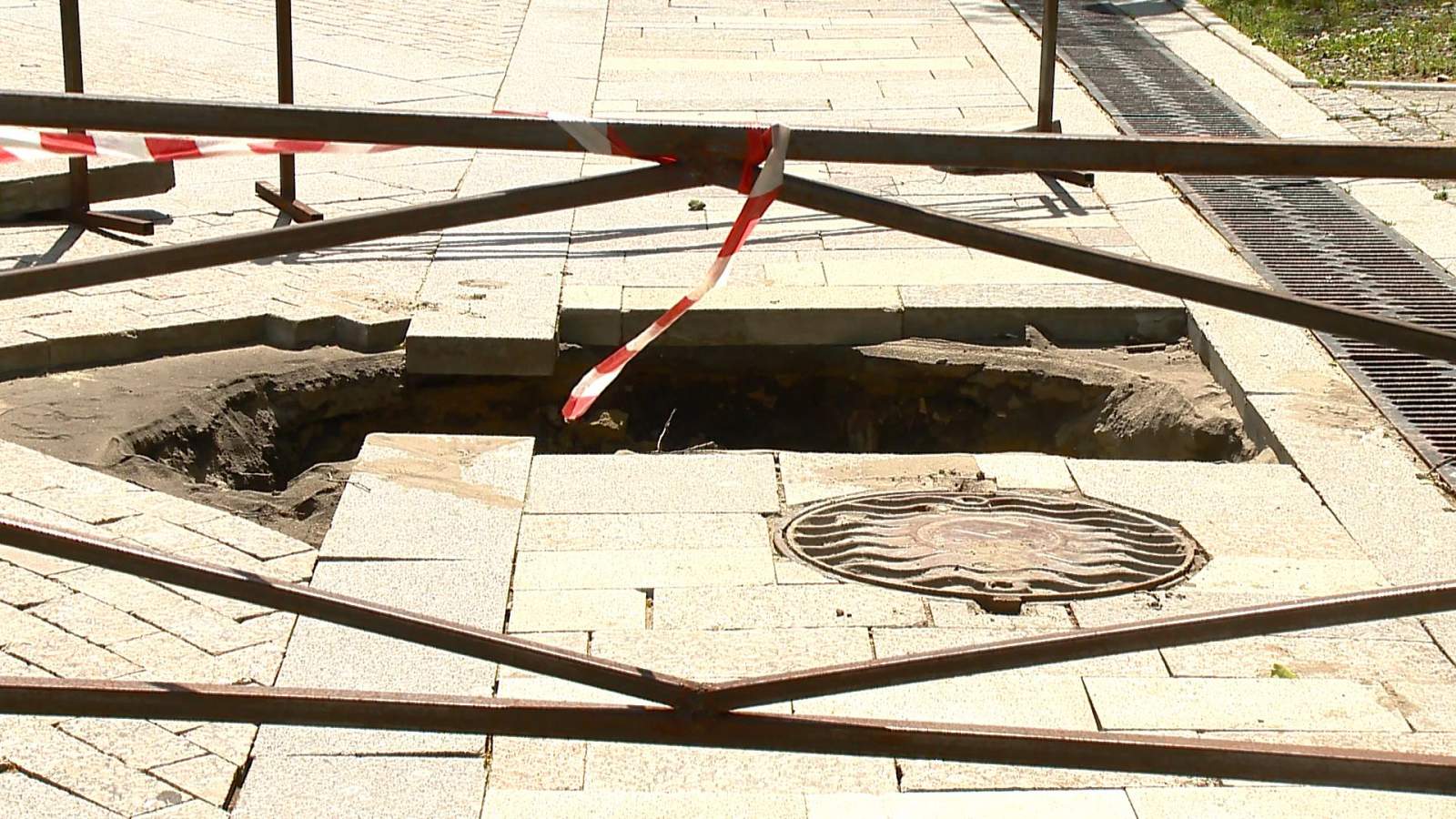 В Пензе на Московской образовался провал