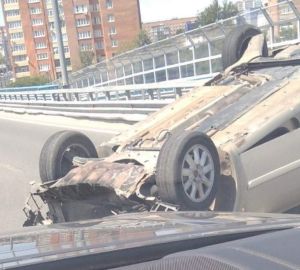 Стало известно о пострадавшем в ДТП с перевернутой легковушкой на Измайловском путепроводе