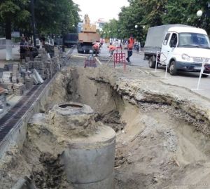 В мэрии назвали причину появления провала на улице Московской