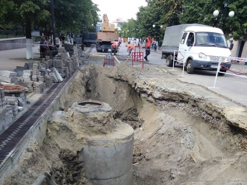 В мэрии назвали причину появления провала на улице Московской