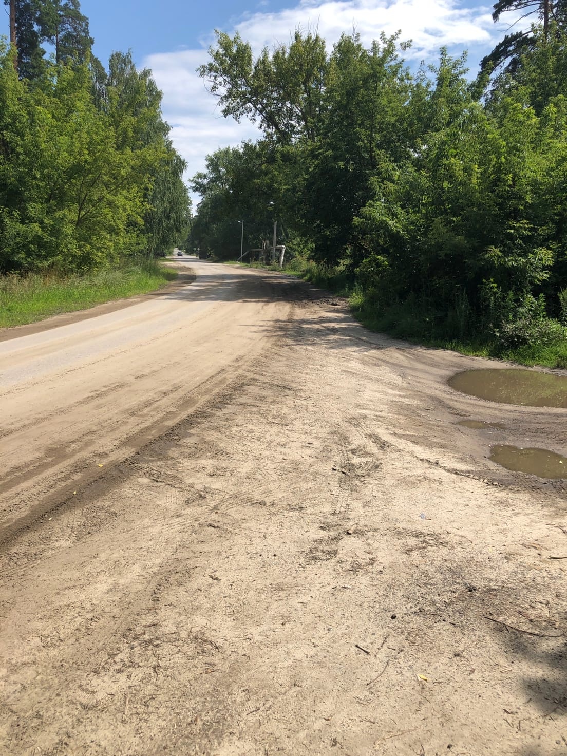 Жителям Ахун придется ждать уборки улицы до середины августа