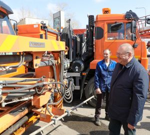 Олег Мельниченко рассказал о закупке новой коммунальной техники