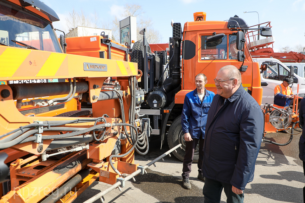 Олег Мельниченко рассказал о закупке новой коммунальной техники