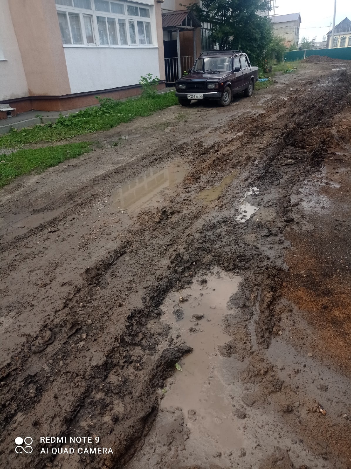 В Мокшане дороги превратились в грязное месиво