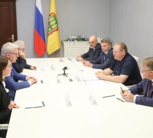 Олег Мельниченко обсудил создание экопарка Ласточкины горы с Вячеславом Фетисовым