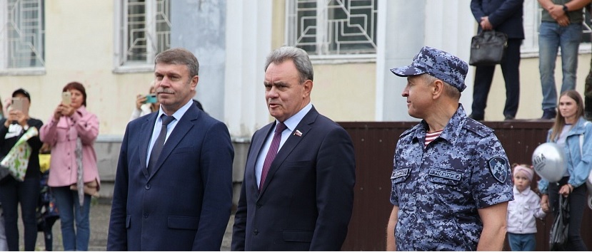 Валерий Лидин приветствовал вернувшихся из Украины бойцов Росгвардии