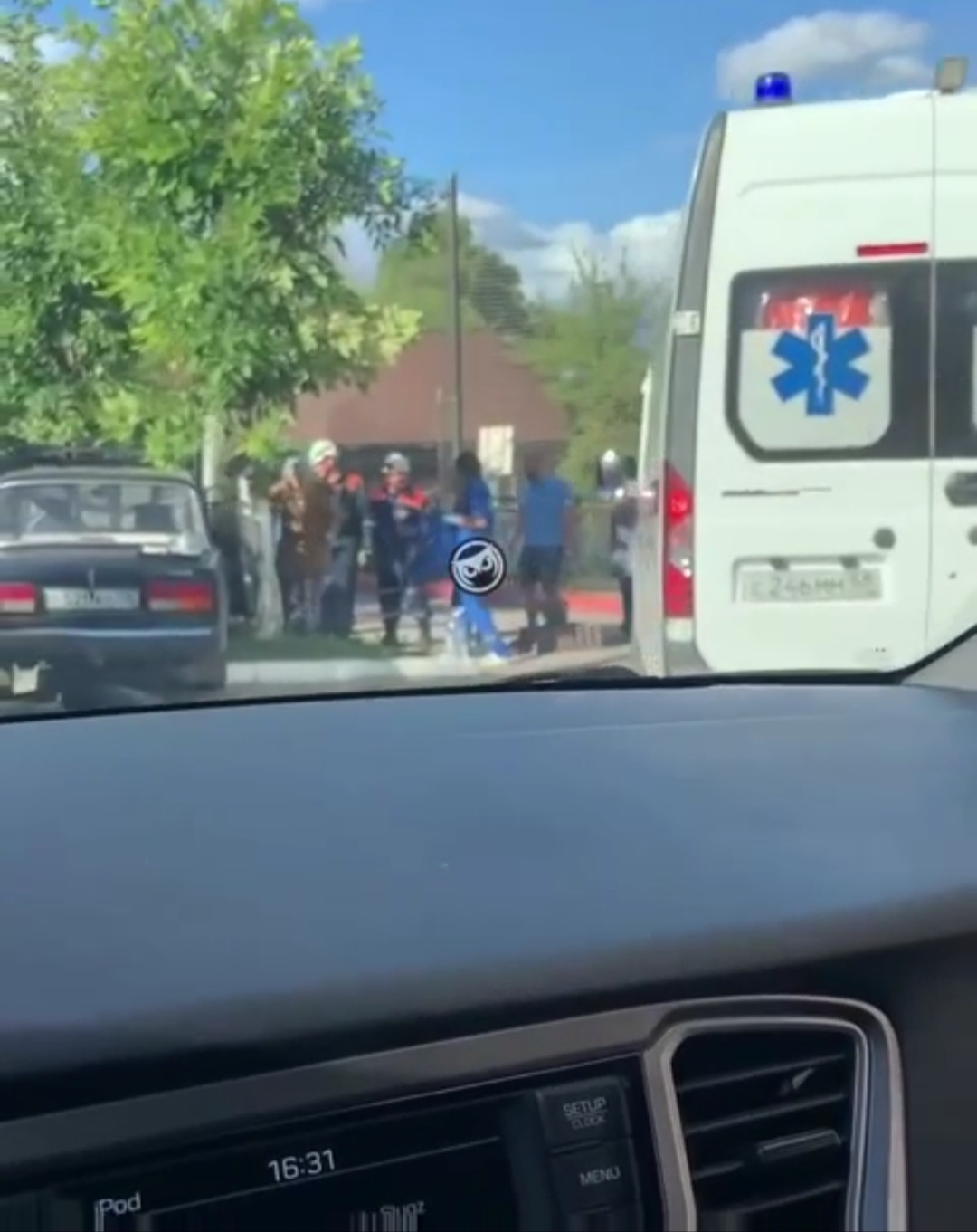 В Пензе легковушка едва не влетела во двор гимназии №4