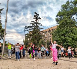 Пензенцев приглашают потанцевать на набережной у «Ростка»