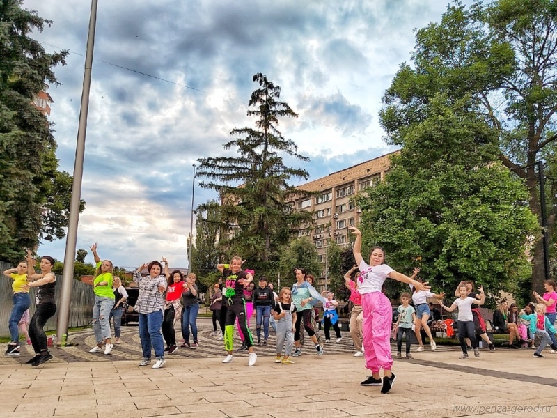 Пензенцев приглашают потанцевать на набережной у «Ростка»