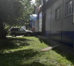 В СУ СК поделились фотографиями с места падения трехлетней девочки