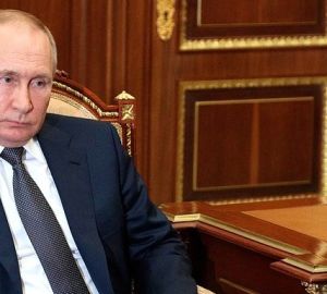 Президент Путин подписал закон о наказании за незаконный выезд россиян, допущенных к гостайне