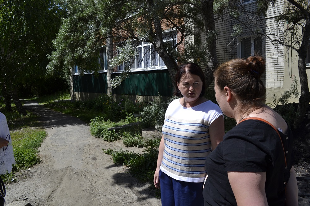 Жители Терновки попросили Ольгу Чистякову помочь привести в порядок «дорожку жизни»