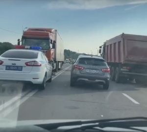 В ГИБДД прокомментировали жуткую аварию с фурой и прицепом на М5