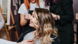 Трихологи рассказали, почему секутся волосы