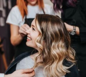 Трихологи рассказали, почему секутся волосы