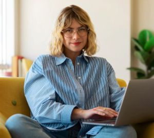 Россияне рассказали о своем отношении к смайликам в рабочей переписке