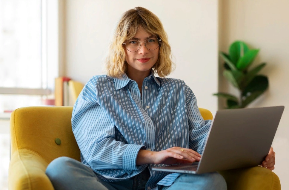 Россияне рассказали о своем отношении к смайликам в рабочей переписке