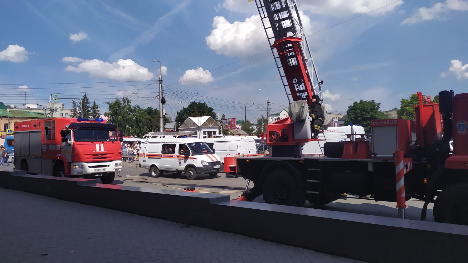 В здании ОАО «ЦУМ» прошли учения сотрудников МЧС и пожарных-спасателей