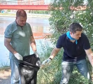 На Набережной реки Суры прошла акция «Чистый берег»